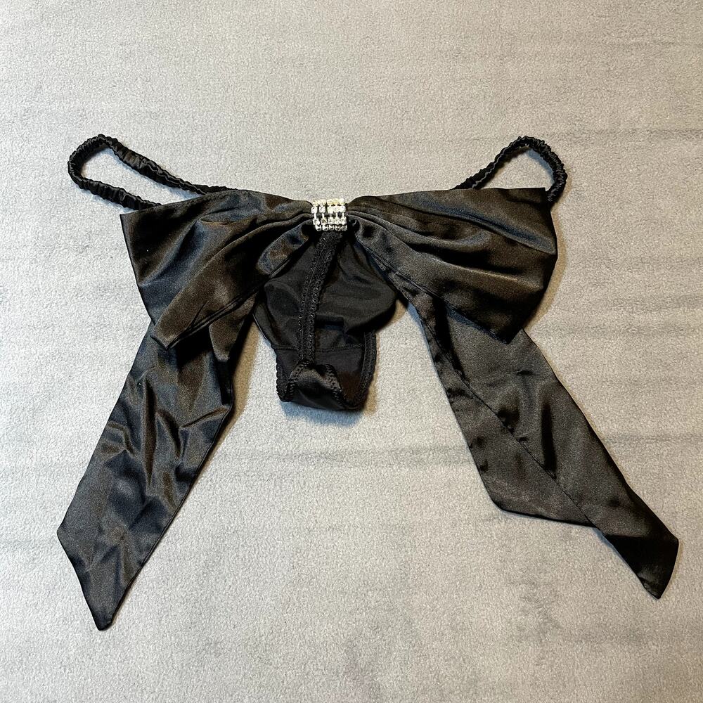 Victoria's Secret Low Rise V-String Bow Back Panty Medium Rhinestone Sparkle